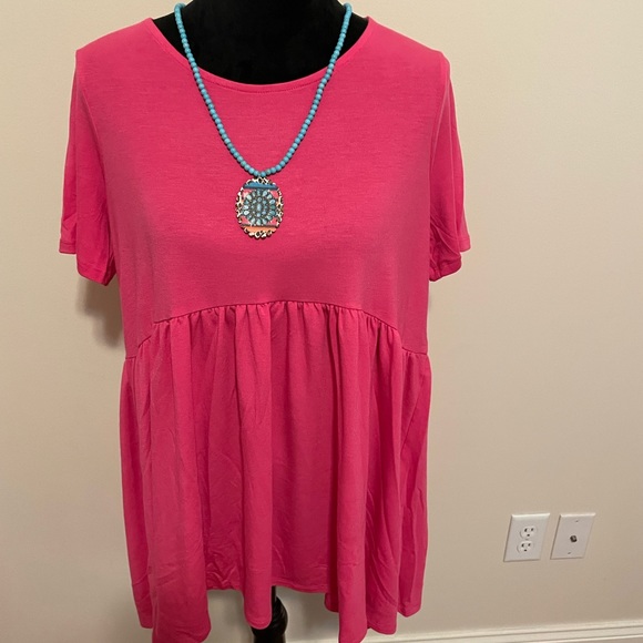 💥JUST IN!💥 Madison Fuchsia Top Size Large - Picture 2 of 3
